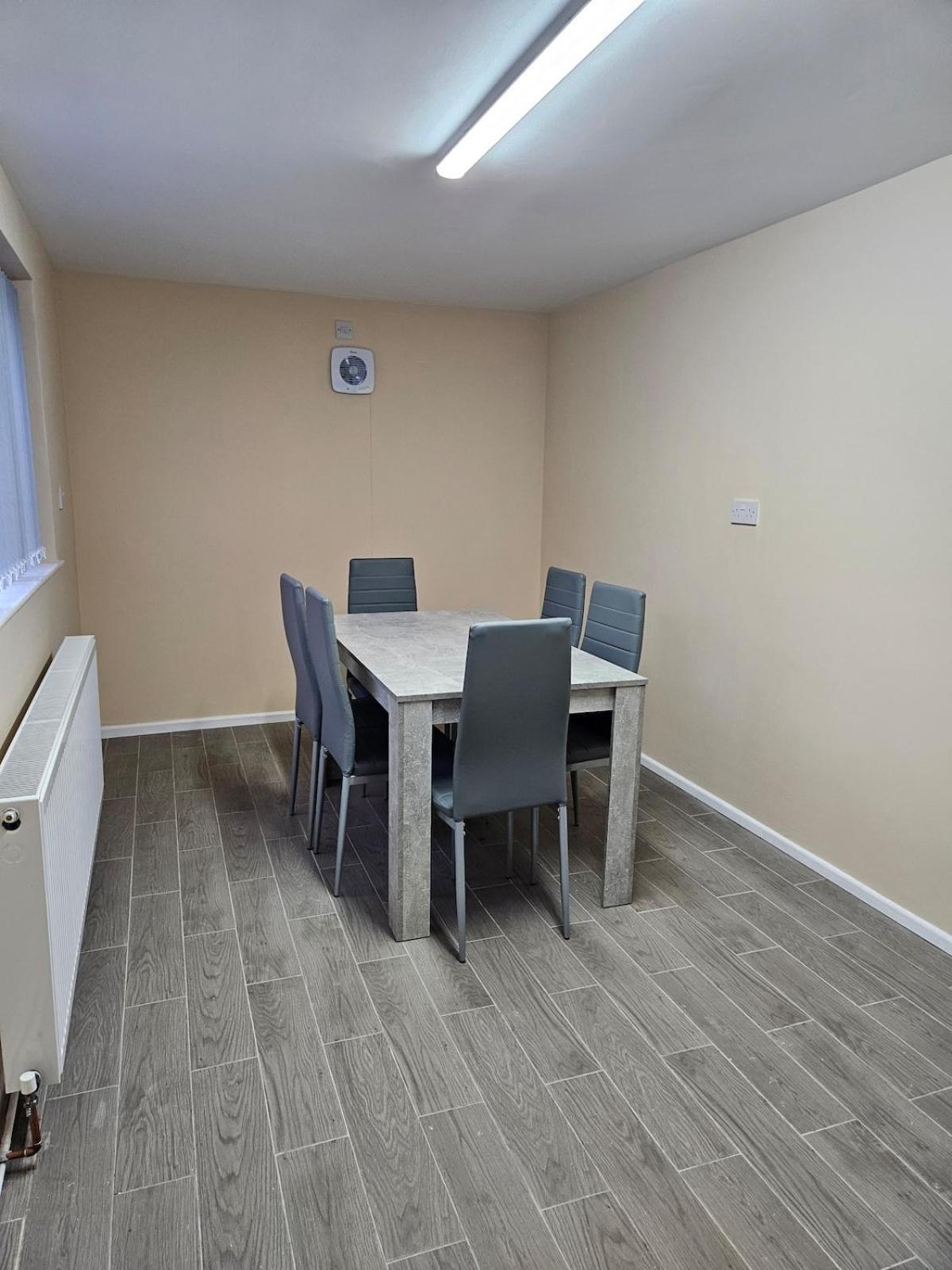 Clover Crest - 2-Bedroom House Буртон-он-те-Уотер Экстерьер фото